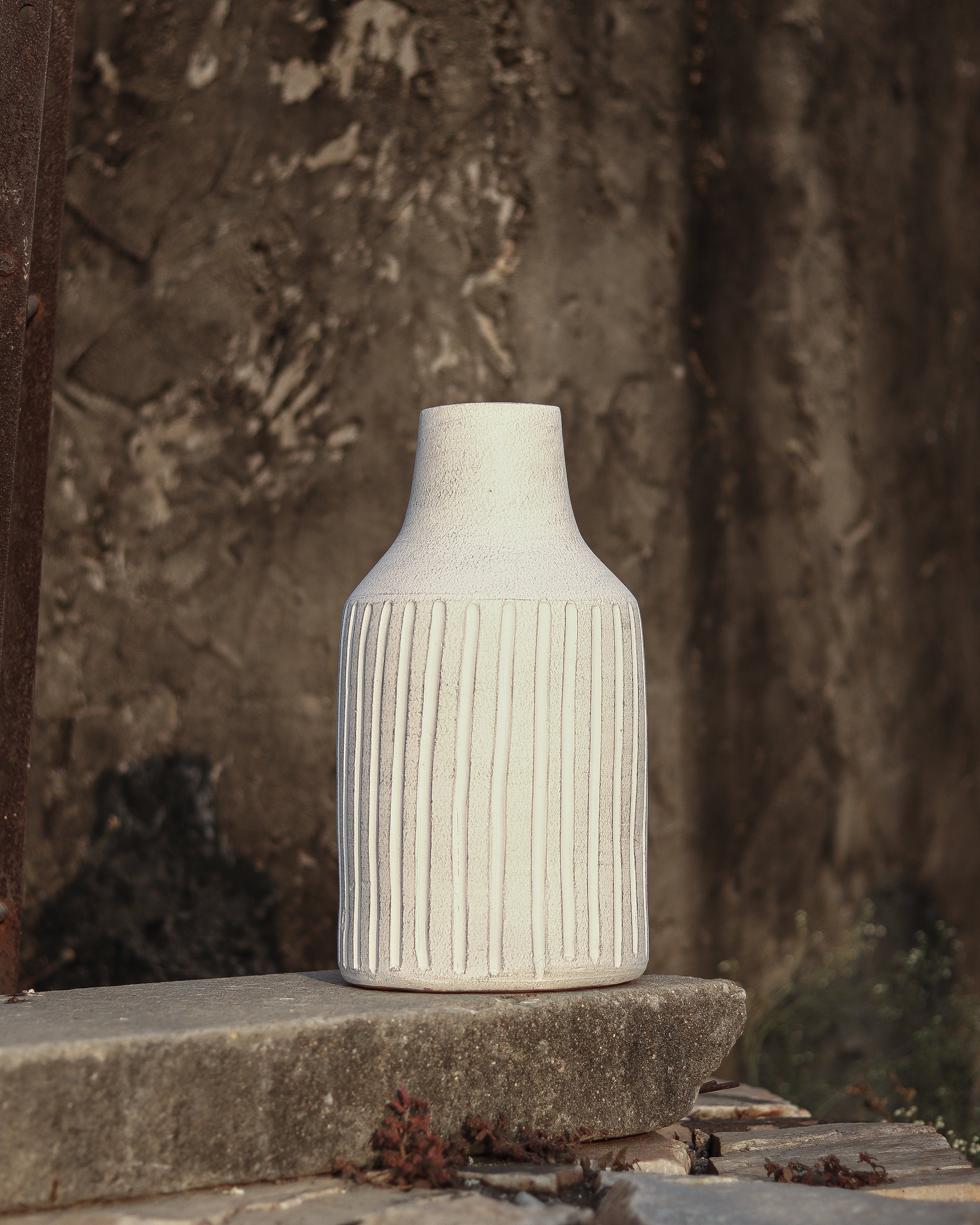 RIDGE- Terra White Terracotta Vase